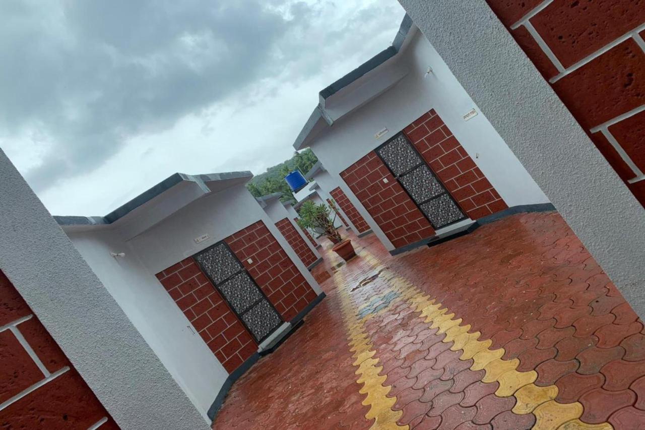 Suma Beach Resort Dāpoli Exteriör bild